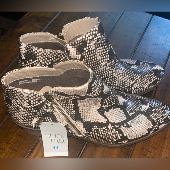 Time and Tru Snakeskin Pattern Ankle Booties - Picture 1 of 7